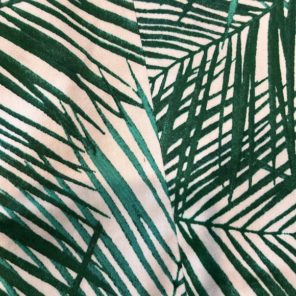 SOLD Banana Republic Palm Print Pant Size 0P - Picture 8 of 10